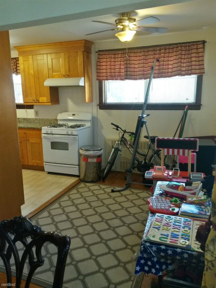 Kingsley Court - Bedford Ave - Photo 2 of 8