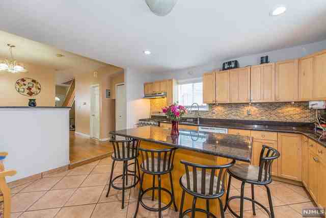 312 Ogden St - Photo 2 of 22