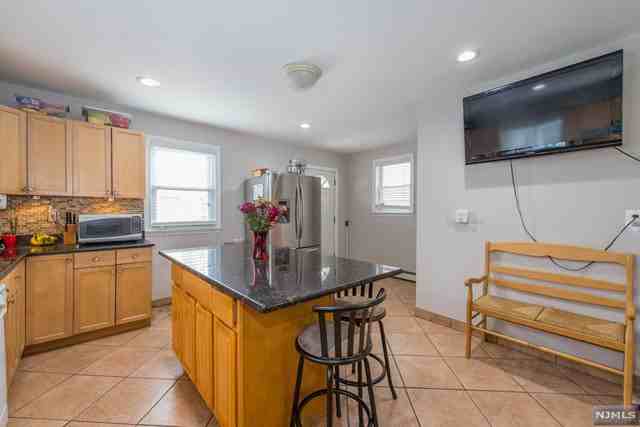 312 Ogden St - Photo 3 of 22