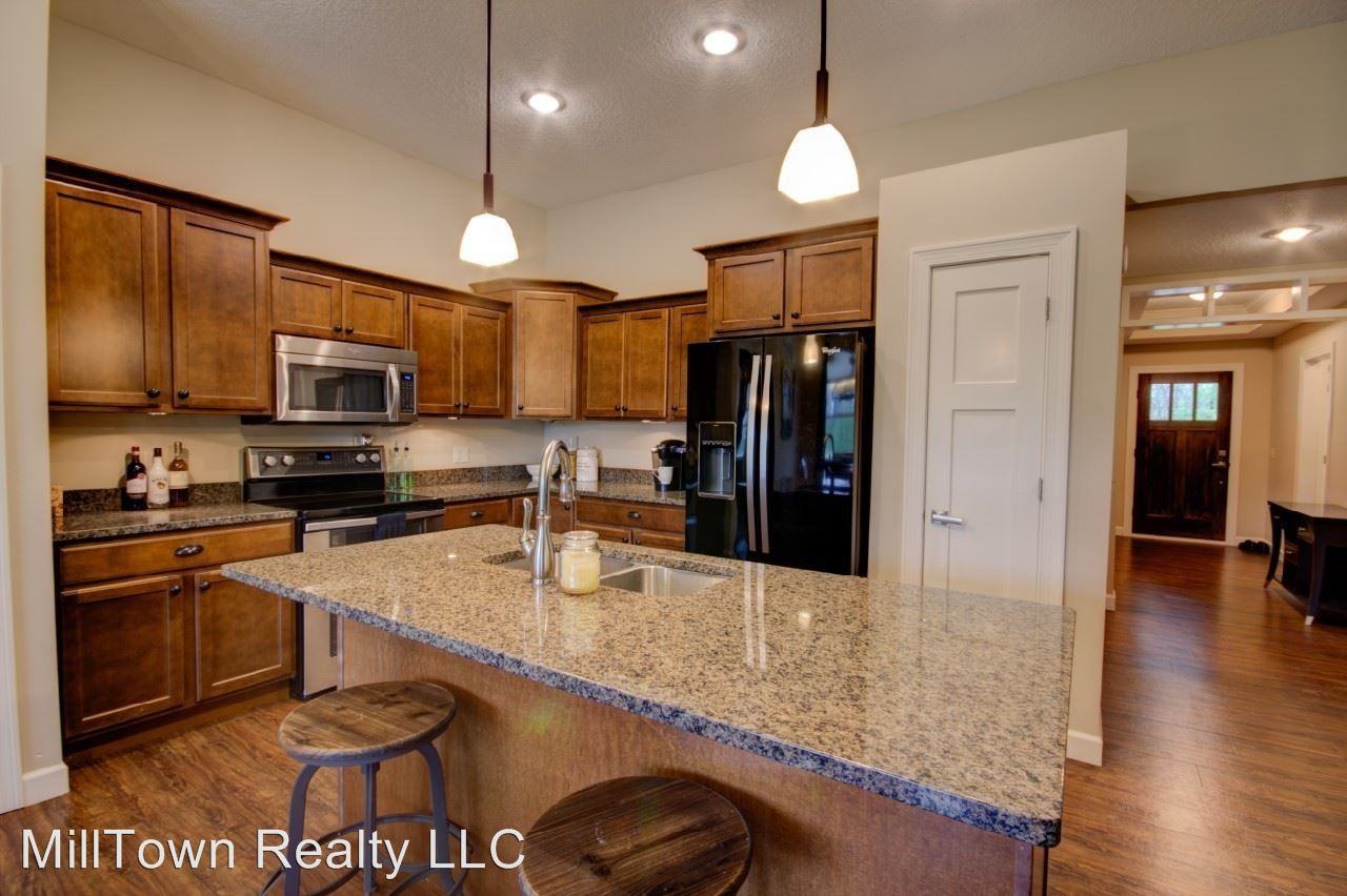 3414 Meadow Cir E - Photo 2 of 24