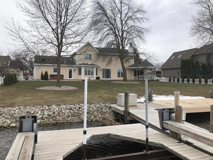 360 Sunset Ln - Photo 2 of 19