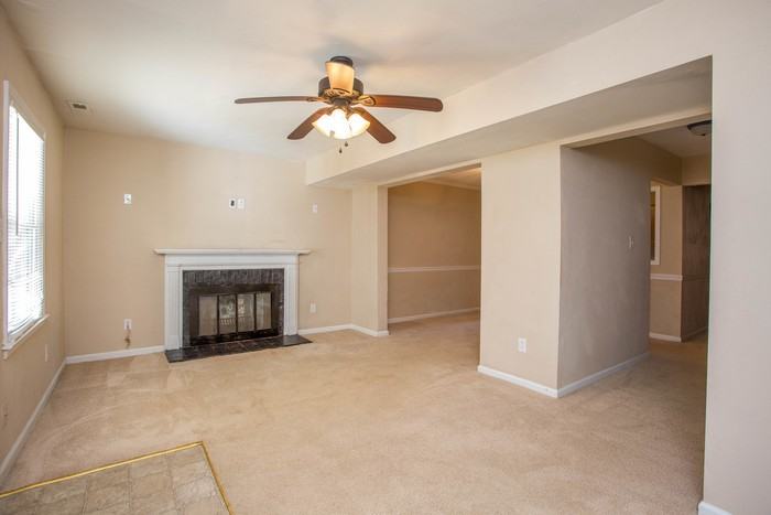 2905 Radcliffe Ln N - Photo 2 of 18