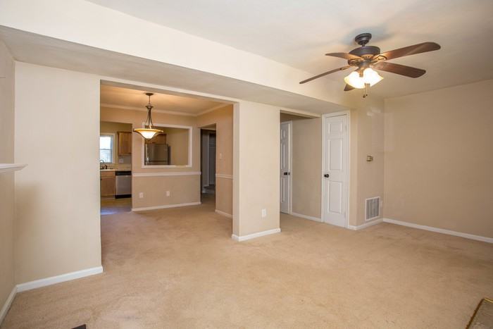 2905 Radcliffe Ln N - Photo 3 of 18