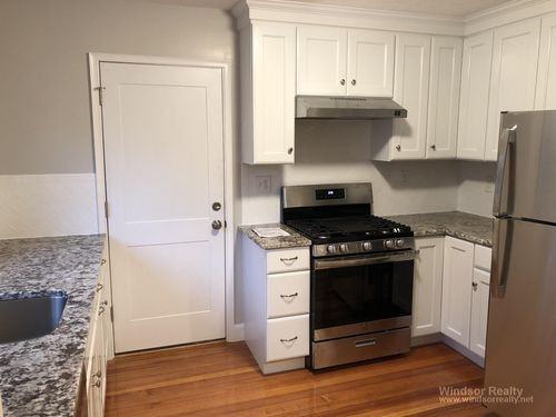 11 Higgins Ave 3B - Photo 3 of 8