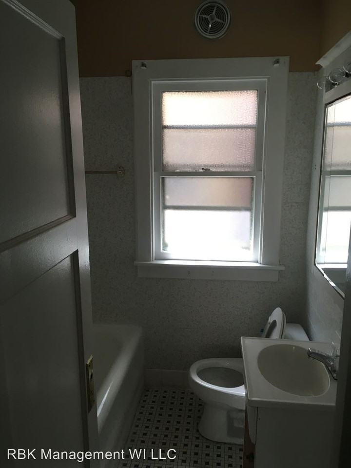 4076 N 15th St - Photo 3 of 9