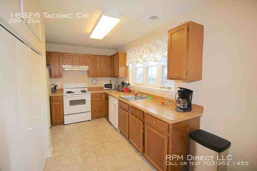 16326 Taconic Cir - Photo 2 of 16