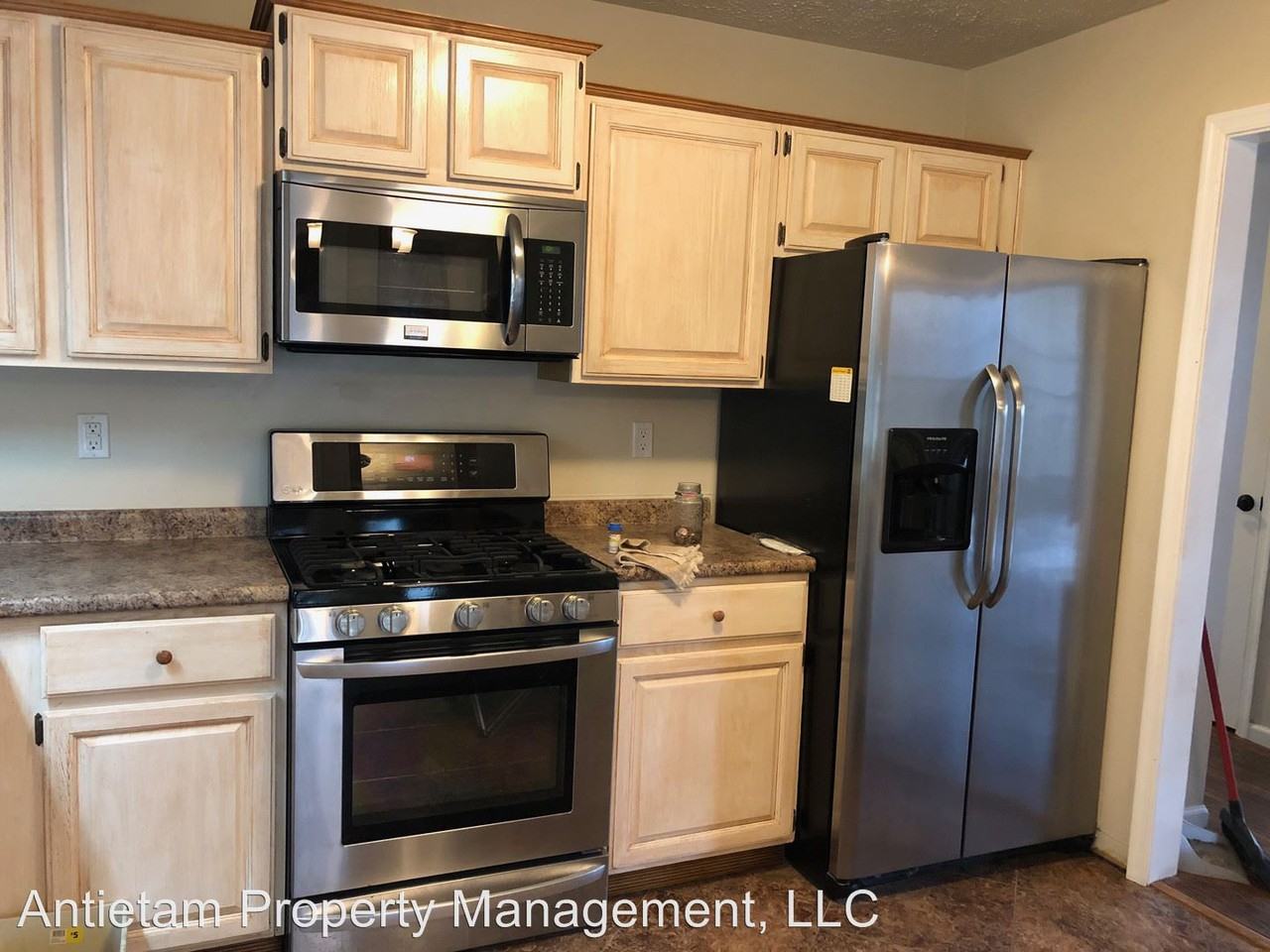 10720 Timothy Dr - Photo 3 of 20