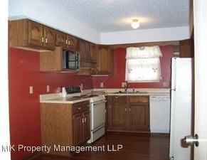 210 Spruce St - Photo 2 of 9