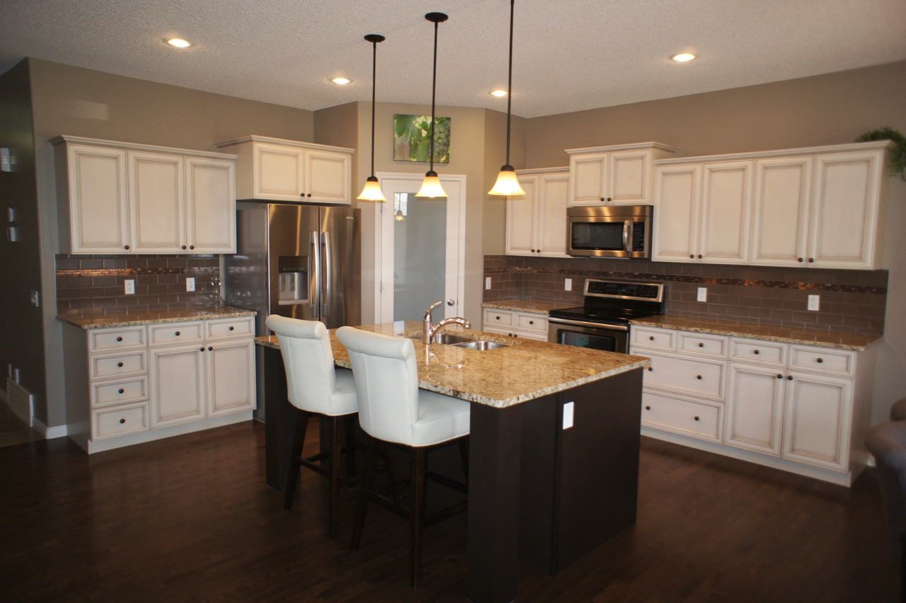 174 Wellington Pl - Photo 3 of 20