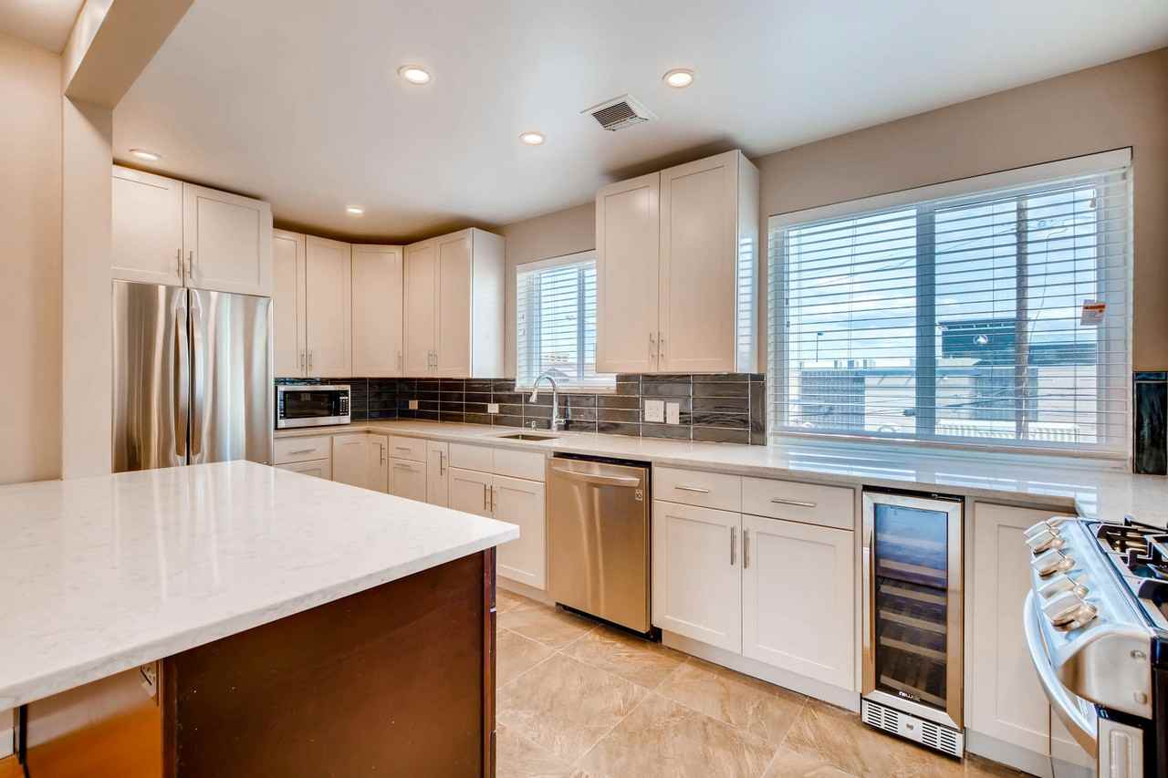 900 S Harrison St - Photo 3 of 24