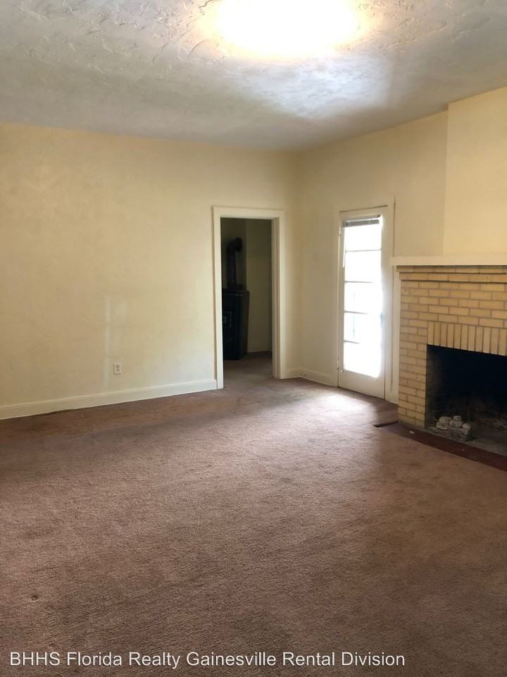 1123 NW 15 Ave - Photo 2 of 16