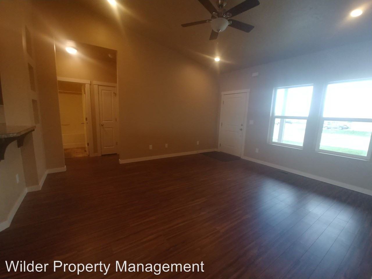 355 Yellow Rose St - Photo 2 of 20