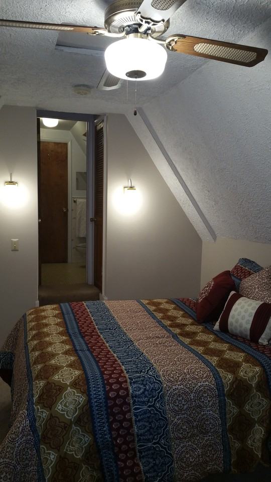 1052 107th Ave - Photo 2 of 9