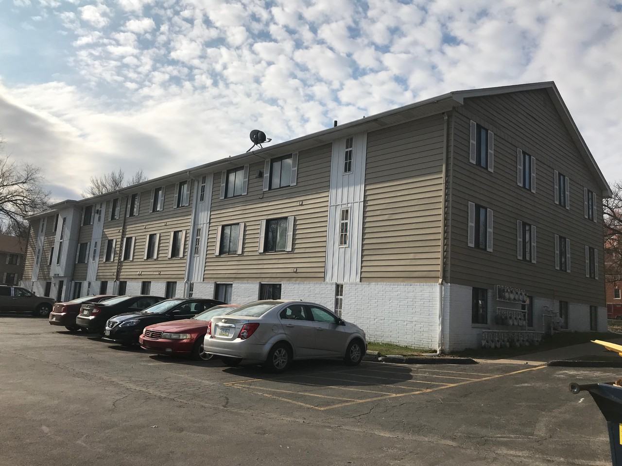 3020 Douglas Ave Apartments in Prospect Park, Des Moines, IA 50310 Zumper