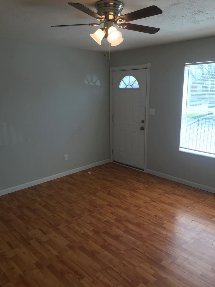 7423 South Grand Avenue - Photo 3 of 30