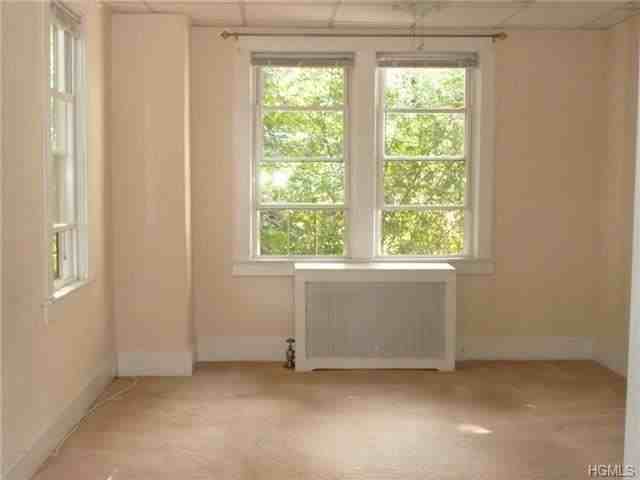 86 Pleasantville Rd - Photo 2 of 10