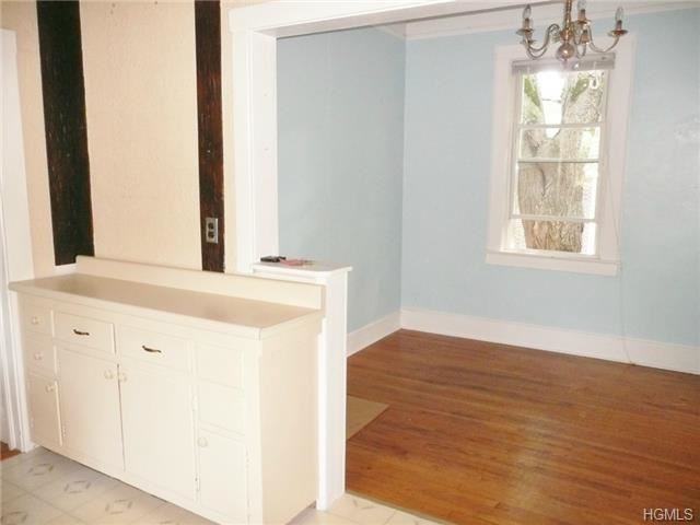 86 Pleasantville Rd - Photo 3 of 10
