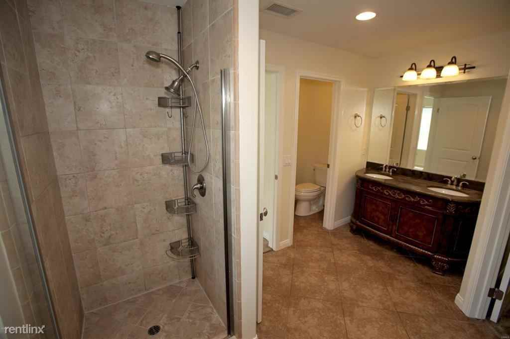 526 Houston Dr - Photo 3 of 16