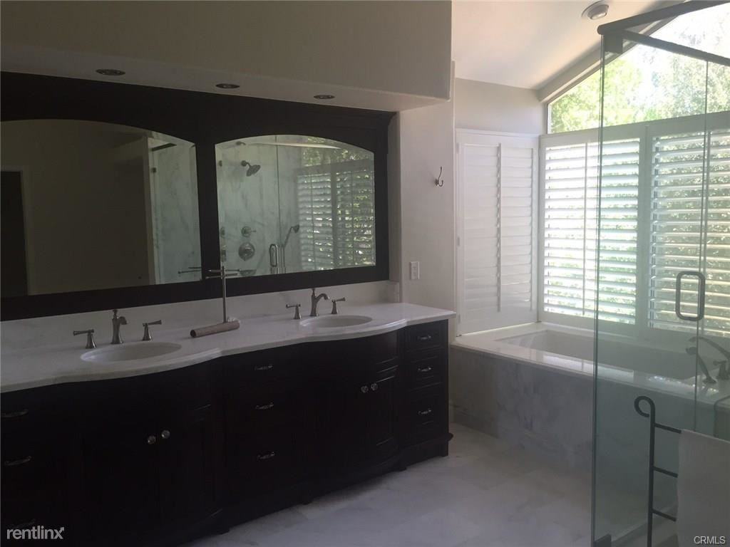 18 Riviera - Photo 2 of 8