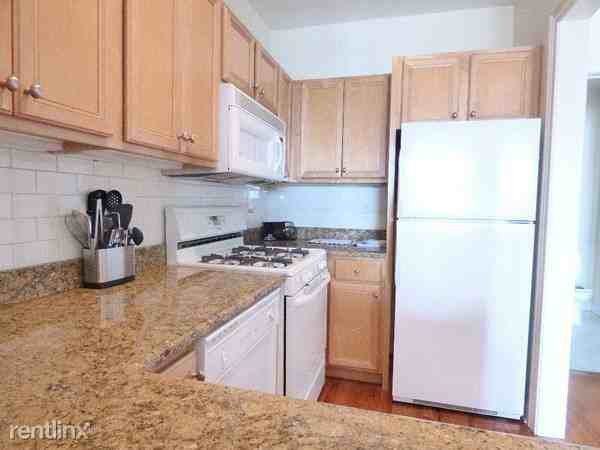 OVER SIZED STUDIO IN LUXURY ELEVATOR BUILDING-GREENWICH - Photo 3 of 9