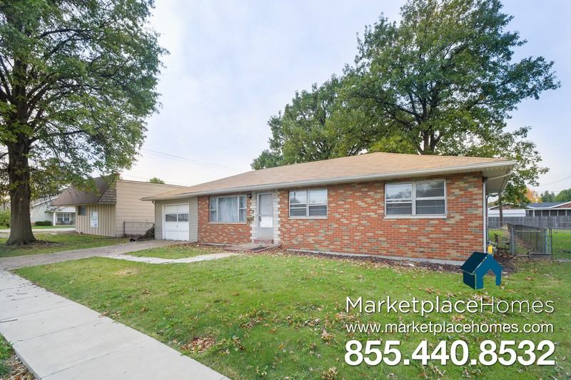 1105 Greenwood St - Photo 2 of 12