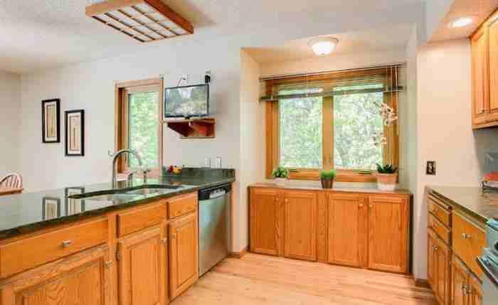 2851 N Manor Ave - Photo 2 of 7