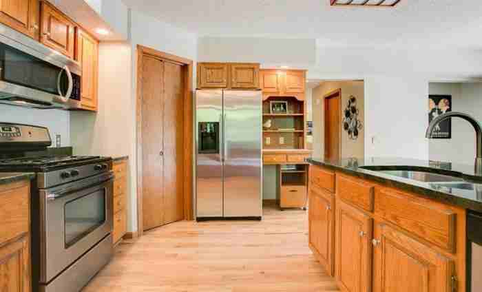 2851 N Manor Ave - Photo 3 of 7