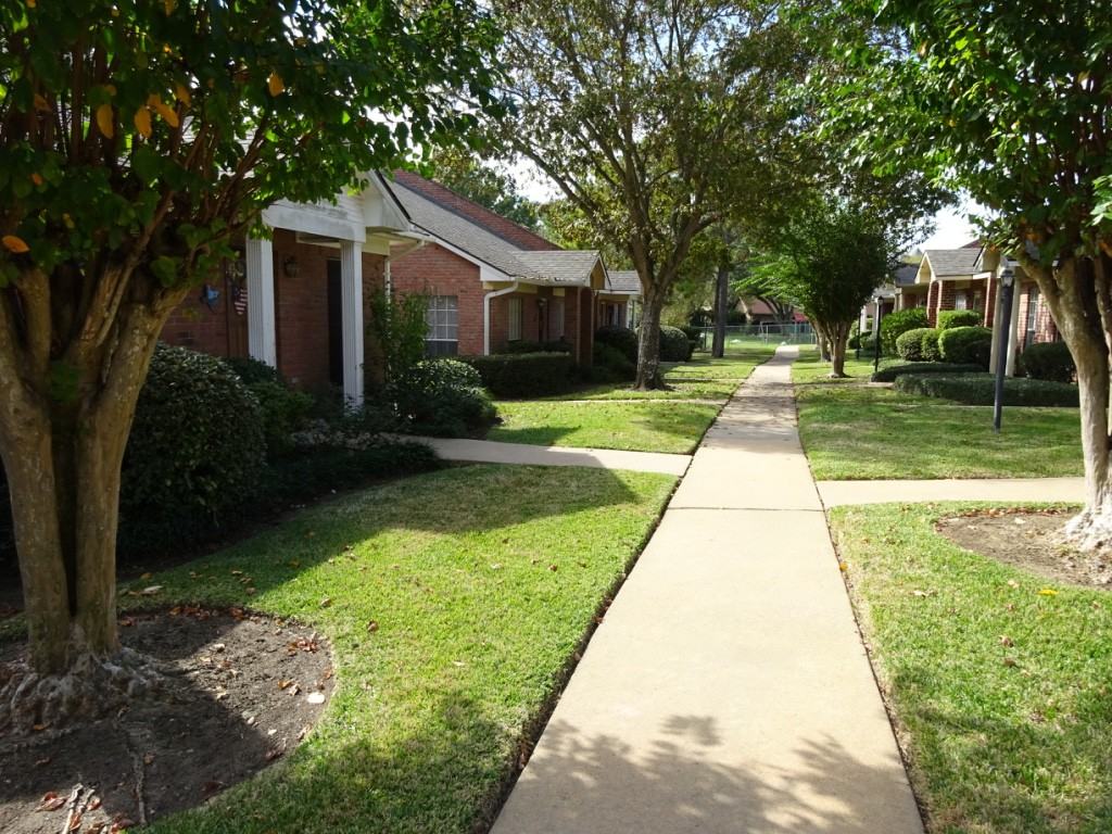 2420 Stone Hollow Dr - Photo 2 of 25