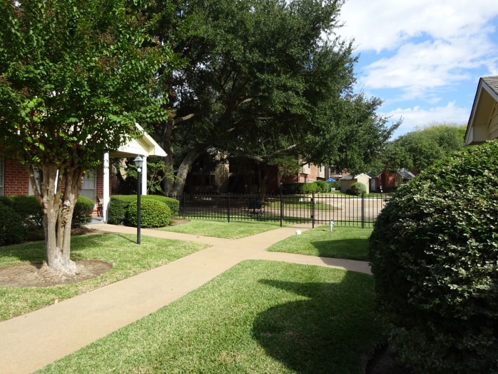 2420 Stone Hollow Dr - Photo 3 of 25