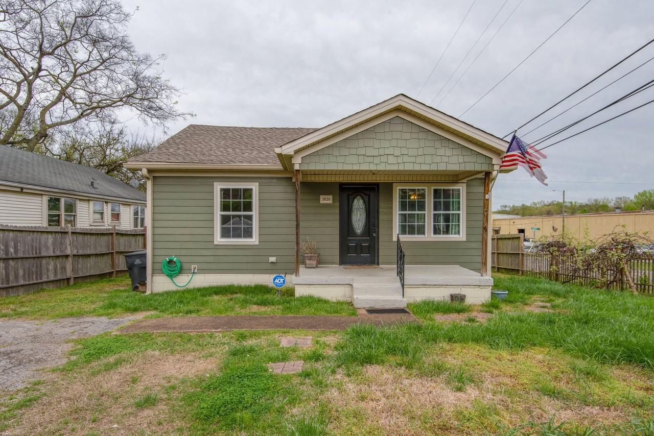 2626 Foster Ave - Photo 3 of 28