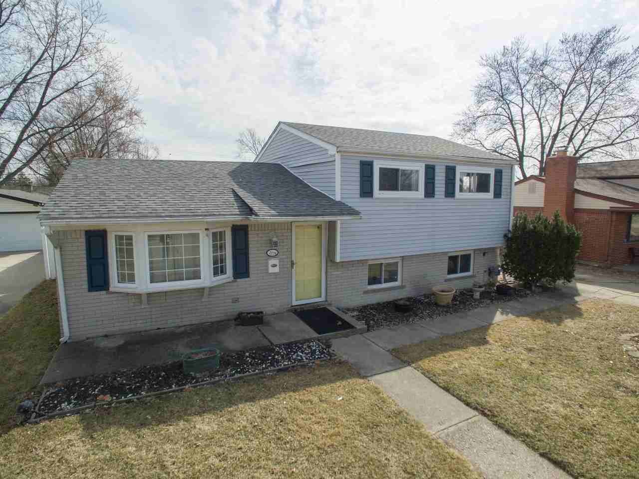 2226 Camel Dr - Photo 3 of 50