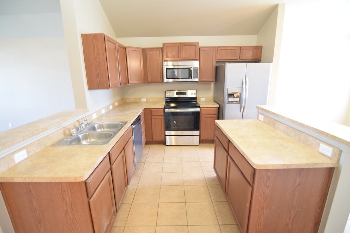 2417 Stoneham - Photo 4 of 15