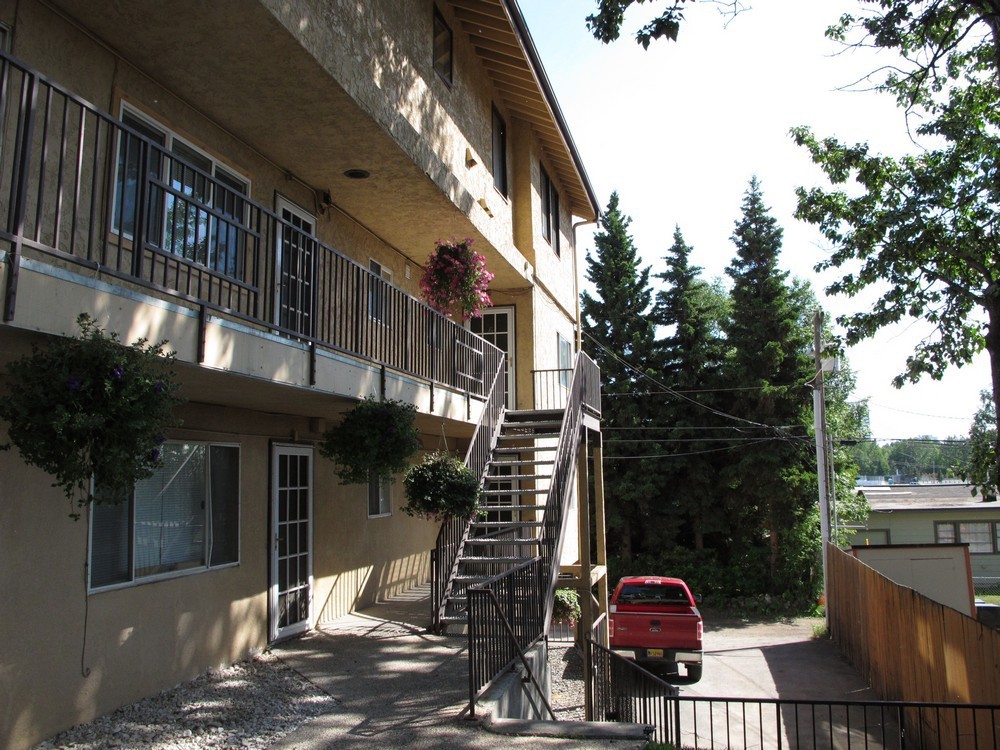 524 Eyak Dr - Photo 3 of 13