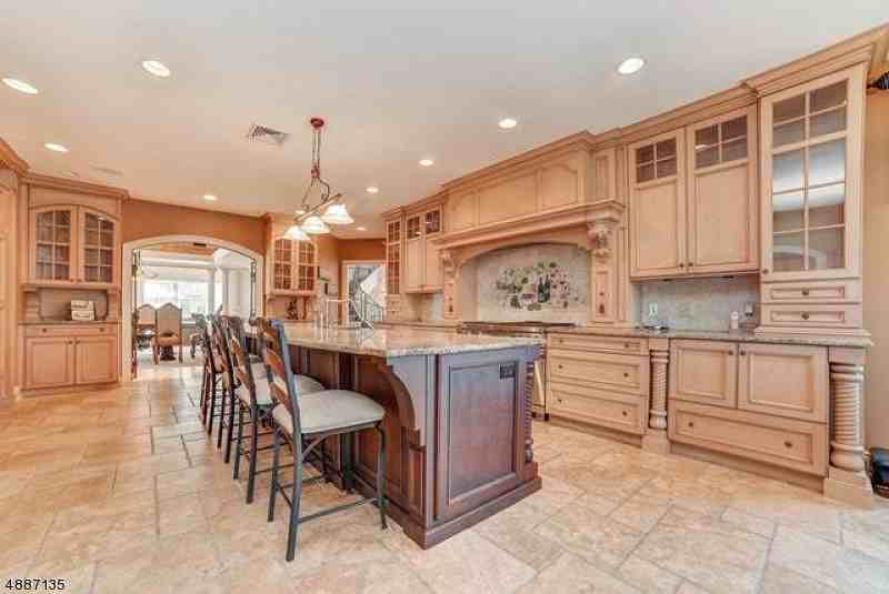 126 Village Rd - Photo 3 of 18
