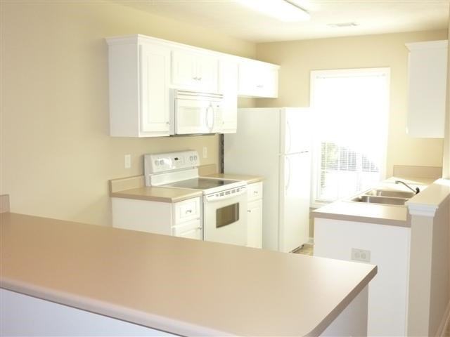 7014 Reagan Cir - Photo 3 of 12