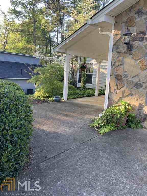 330 Broken Lance Pl - Photo 3 of 25