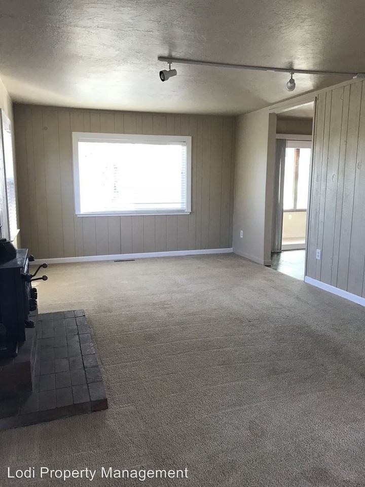 19211 Liberty Rd - Photo 2 of 27