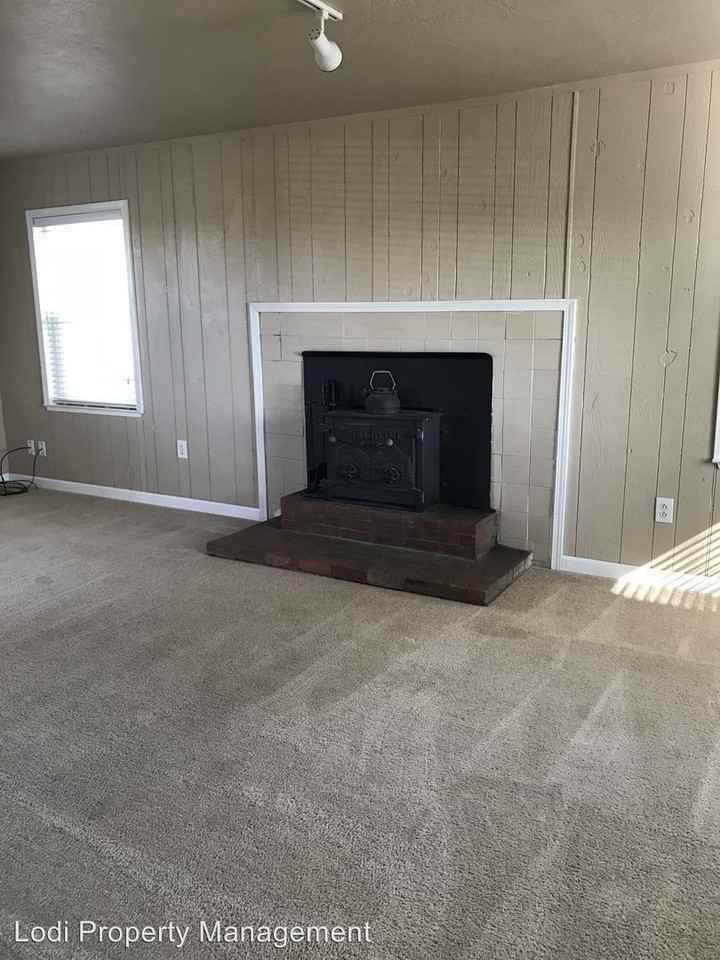 19211 Liberty Rd - Photo 3 of 27