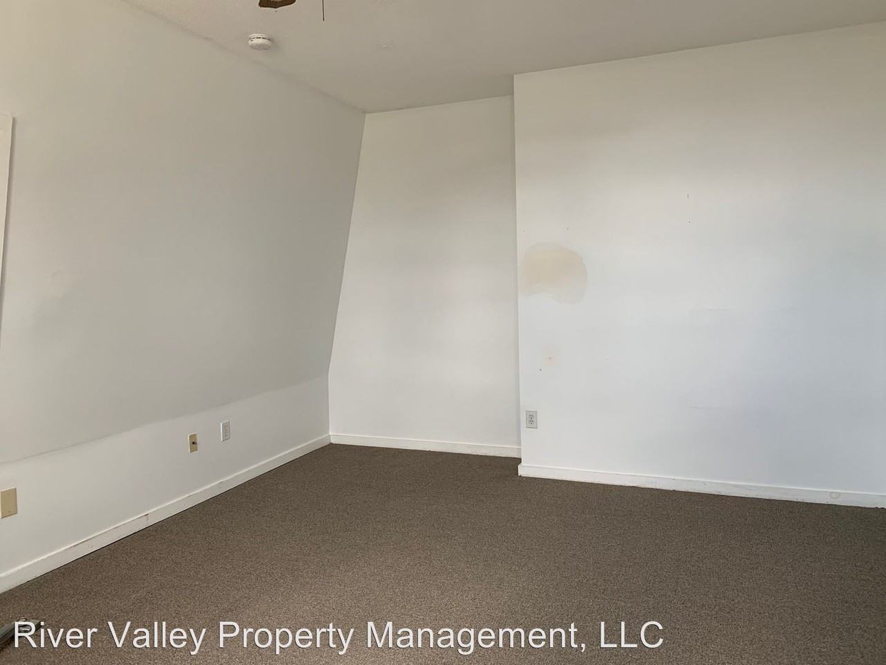 125 Grove St - Photo 2 of 5