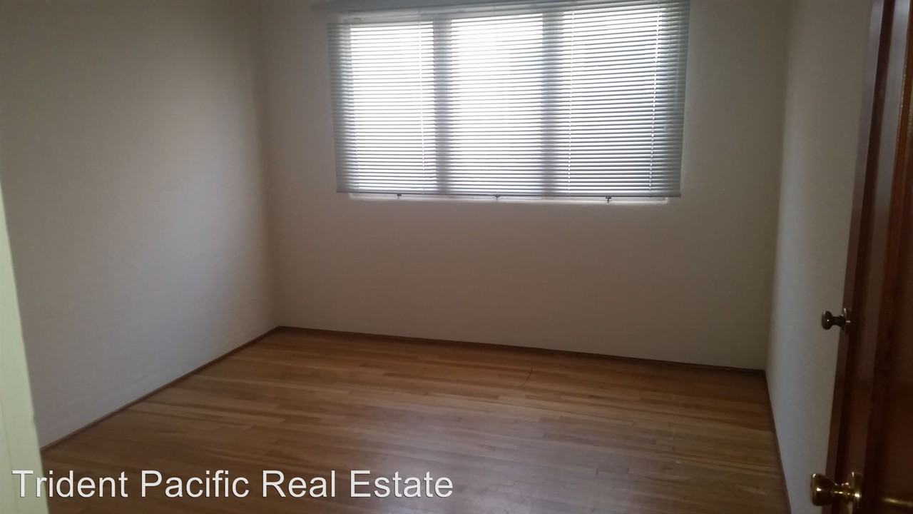 913 8th St - Photo 3 of 7