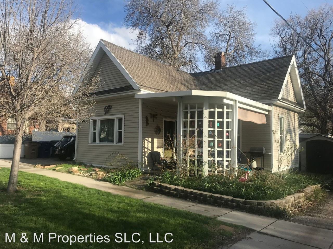 1064 Princeton Ave S - Photo 2 of 7