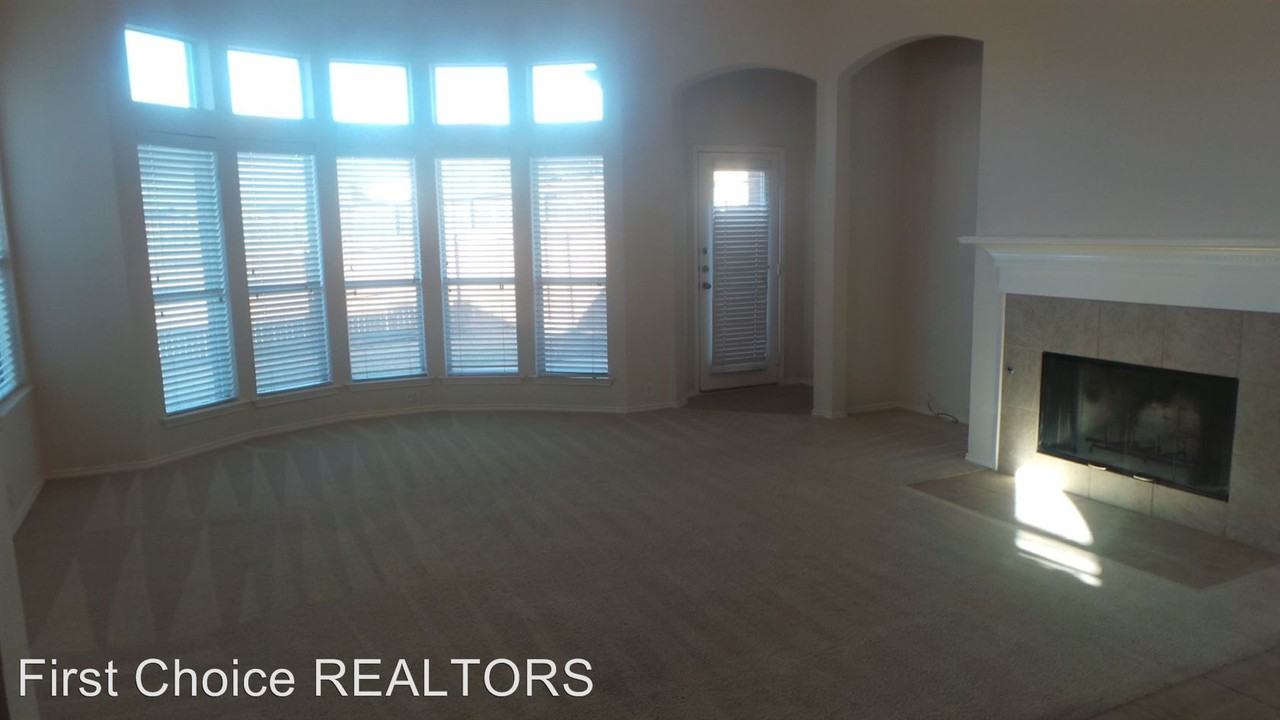 2432 Del Largo Way - Photo 3 of 6