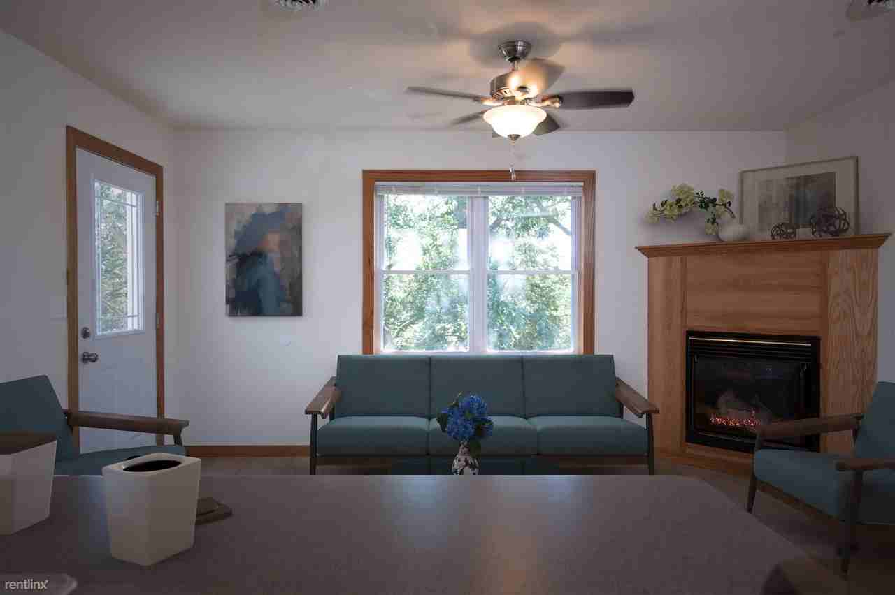 488 Tracey Ln - Photo 2 of 10