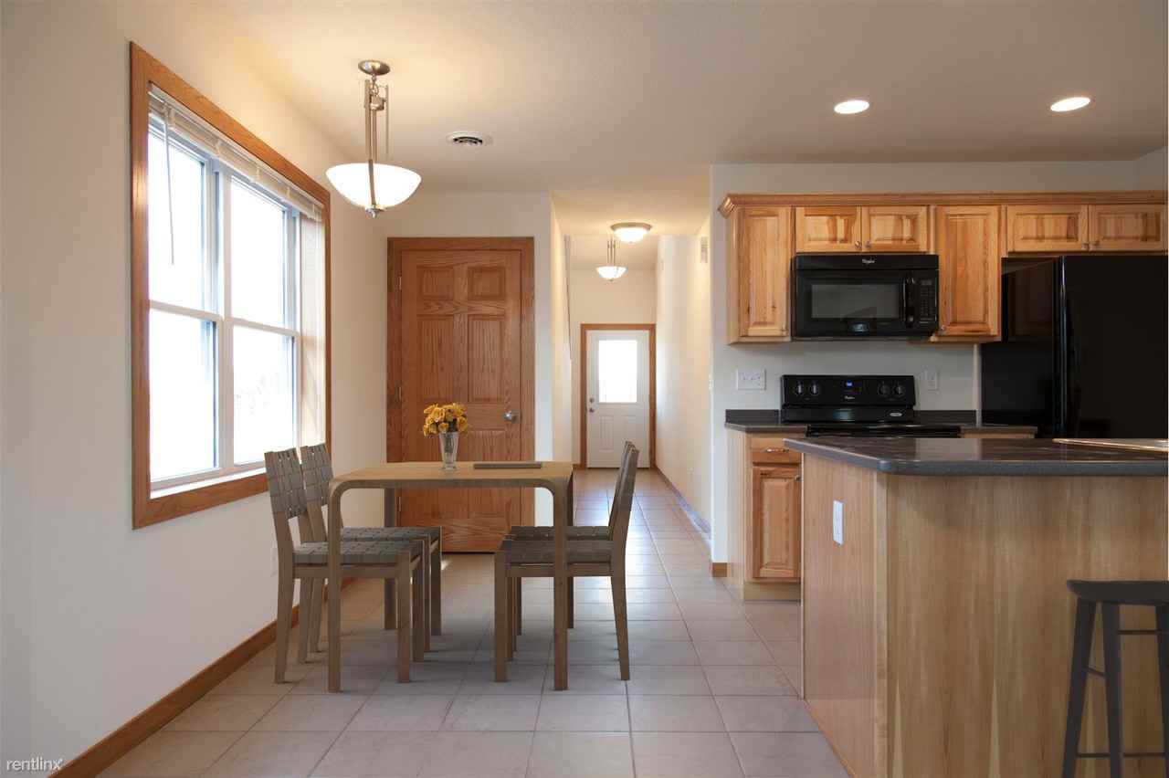 488 Tracey Ln - Photo 3 of 10