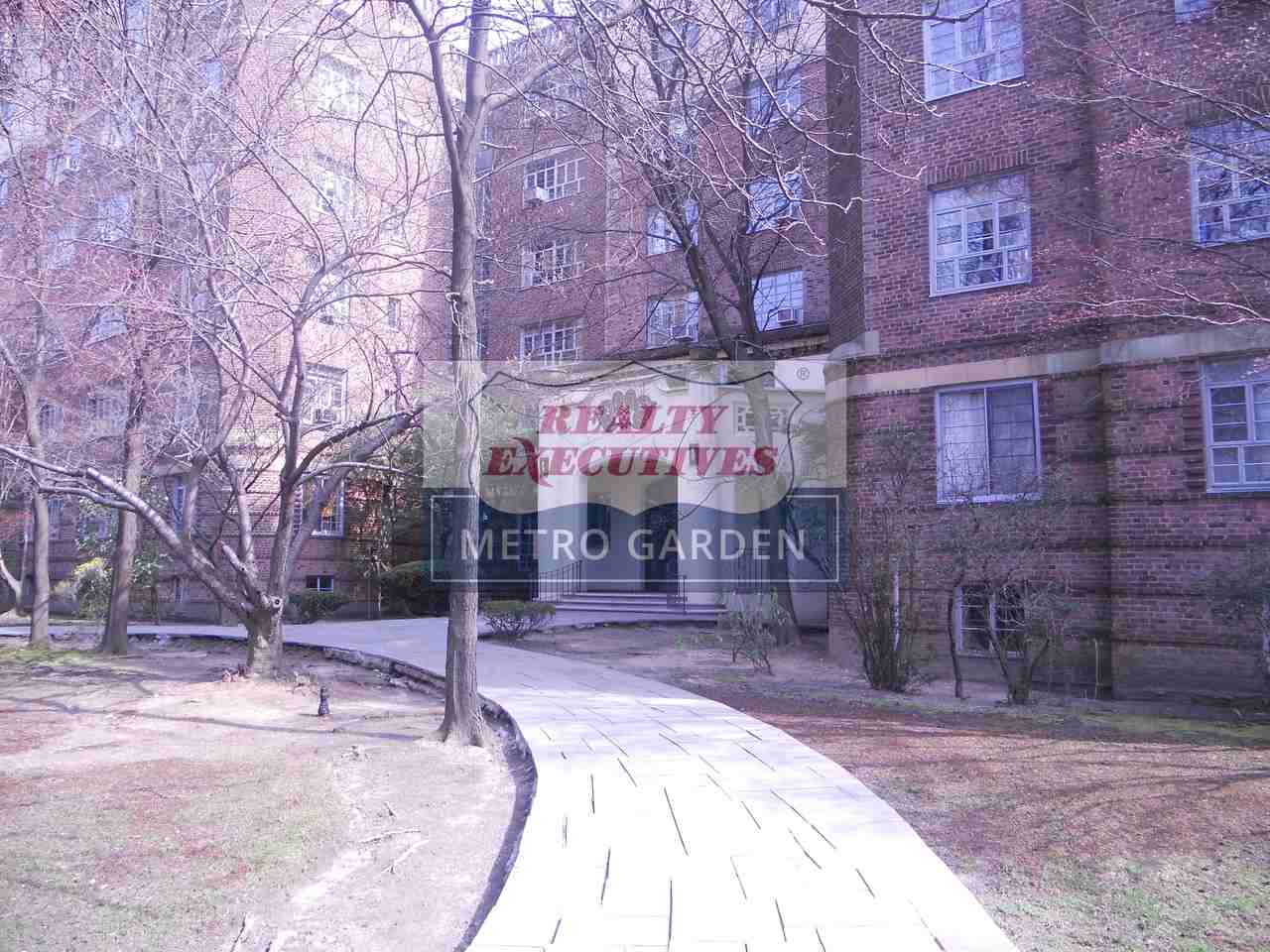 150 Greenway Terrace #37E