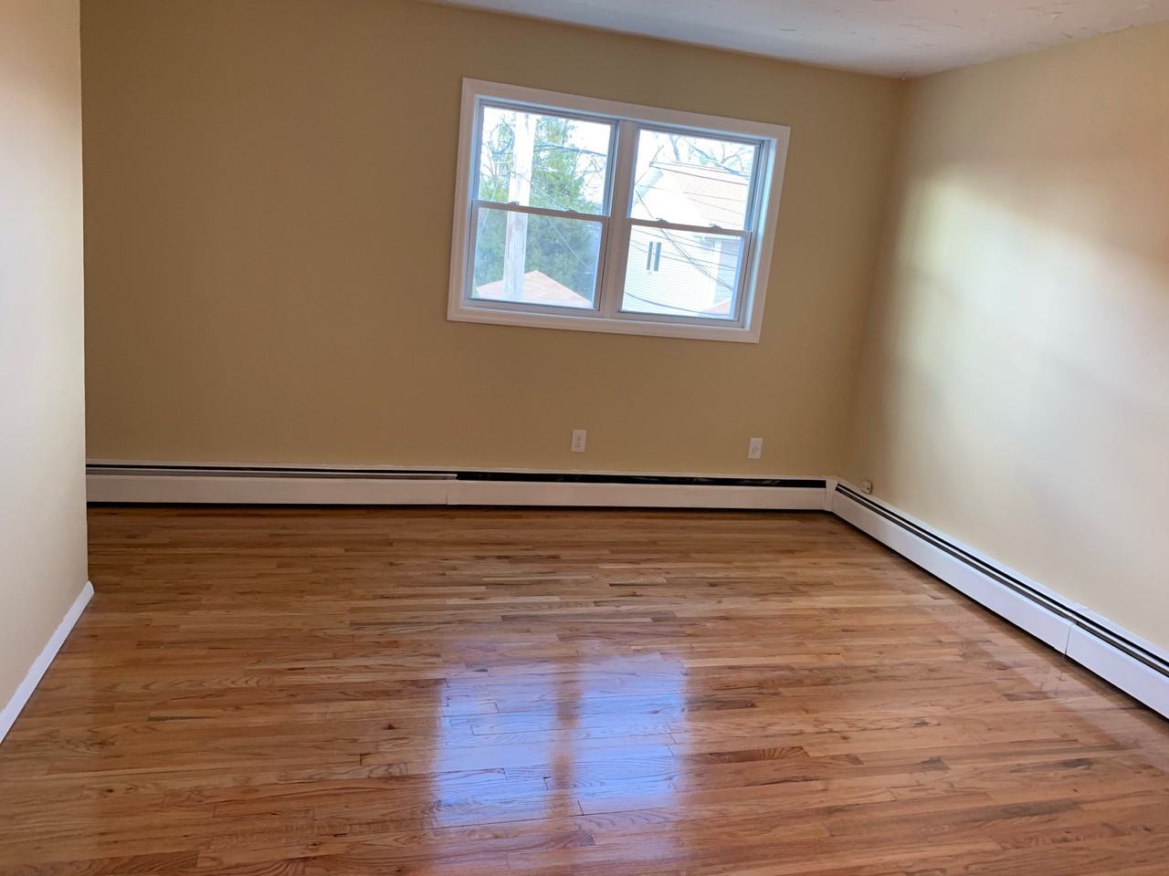 144 Bowne St - Photo 3 of 8