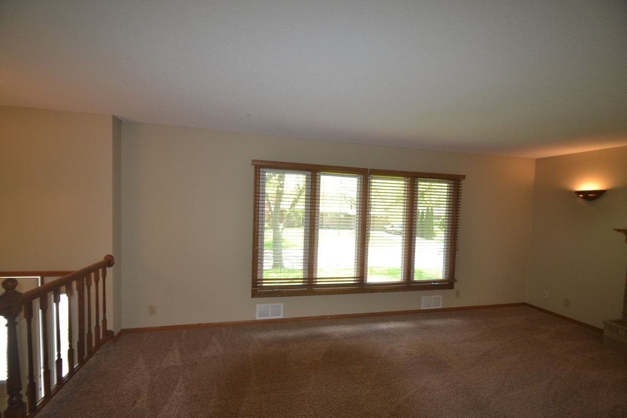 195 Craigbrook Way NE - Photo 2 of 11