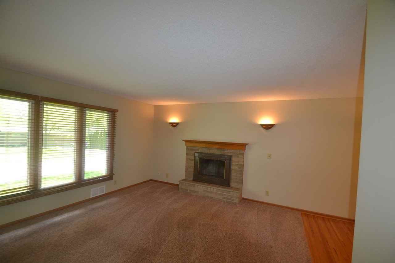 195 Craigbrook Way NE - Photo 3 of 11