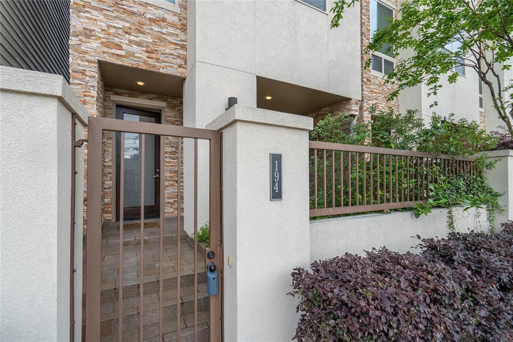 194 Harvard St - Photo 3 of 34