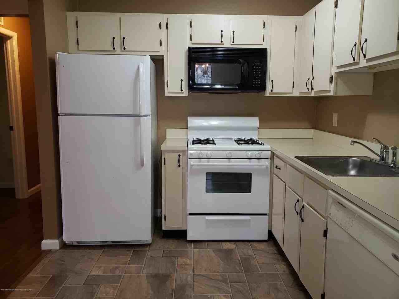 200 Daisy Ct - Photo 3 of 34